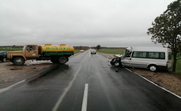 В Ушачском районе столкнулись молоковоз и микроавтобус. Есть пострадавшие