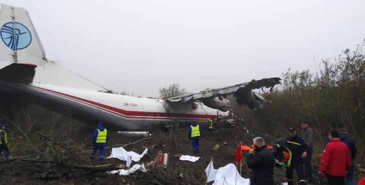 Около Львова аварийно сел самолет: есть погибшие