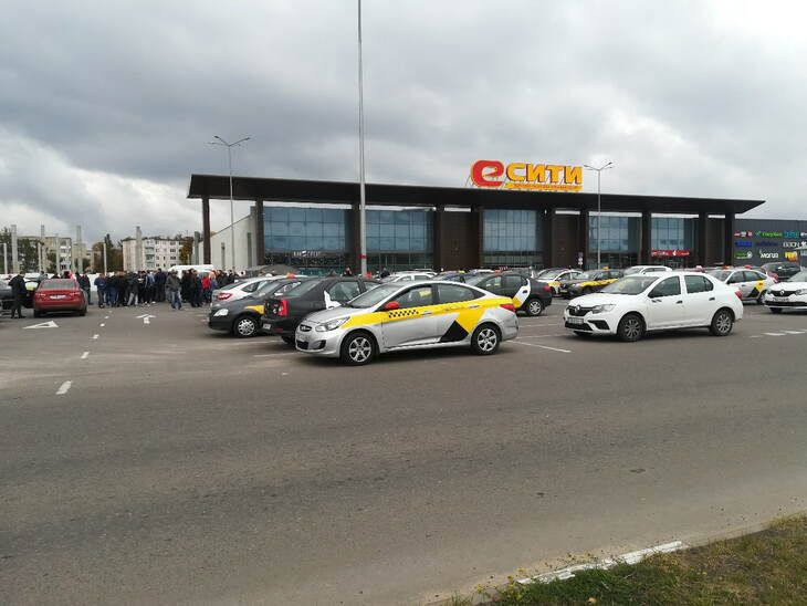 В Могилеве водители «Яндекс.Такси» протестовали из-за снижения оплаты