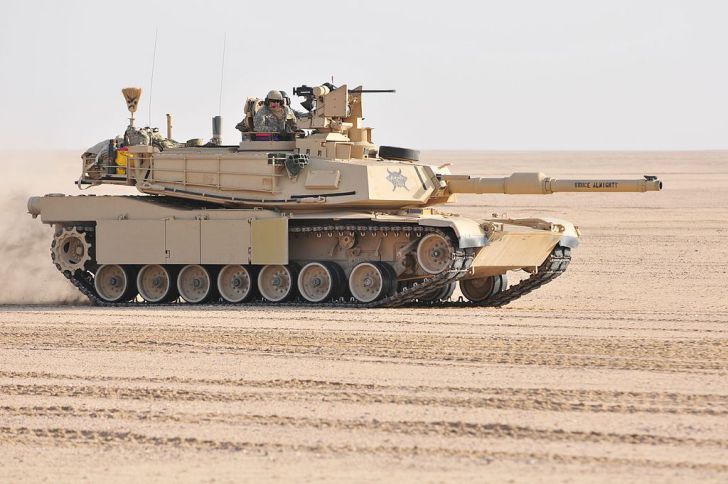 «Кто лучше»: эксперты сравнили российский Т-14 «Армата» и американский M1 Abrams 