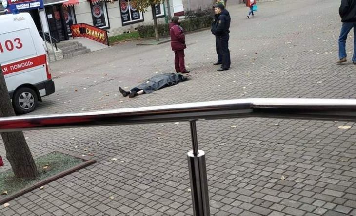 В Могилеве прямо на улице умер человек В Могилеве прямо на улице умер человек