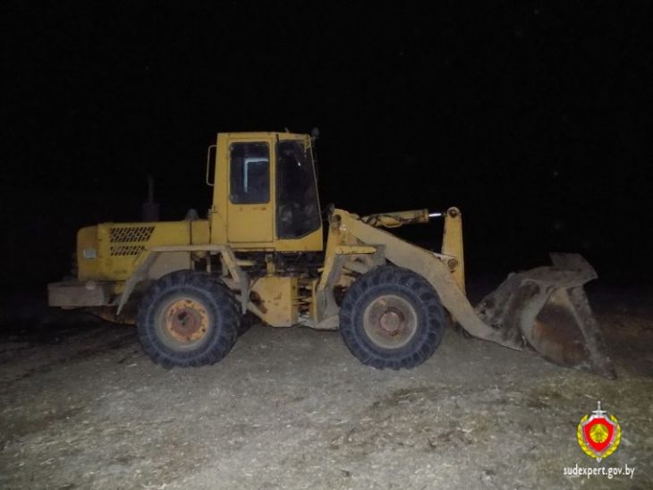 В Шкловском районе погрузчик насмерть сбил мужчину В Шкловском районе погрузчик насмерть сбил мужчину