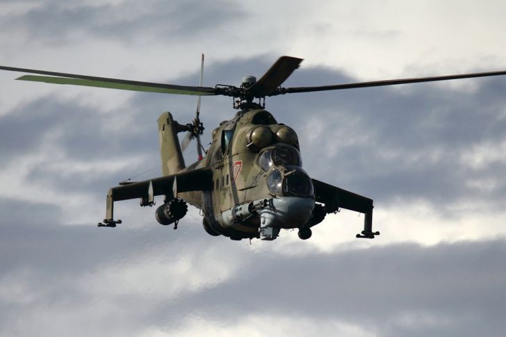 Вертолет Ми-35 снес трибуны на параде в Индонезии Вертолет Ми-35 снес трибуны на параде в Индонезии