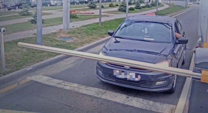 Минский таксист-рецидивист украл кошелек иностранца