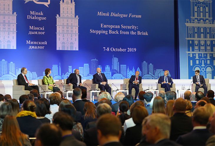 Лукашенко предложил решать вопросы в тихом месте Лукашенко предложил решать вопросы в тихом месте