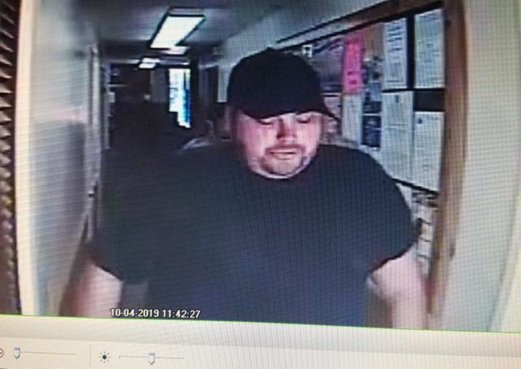 Парень ради свадьбы ограбил банк, но его сдала невеста Парень ради свадьбы ограбил банк, но его сдала невеста