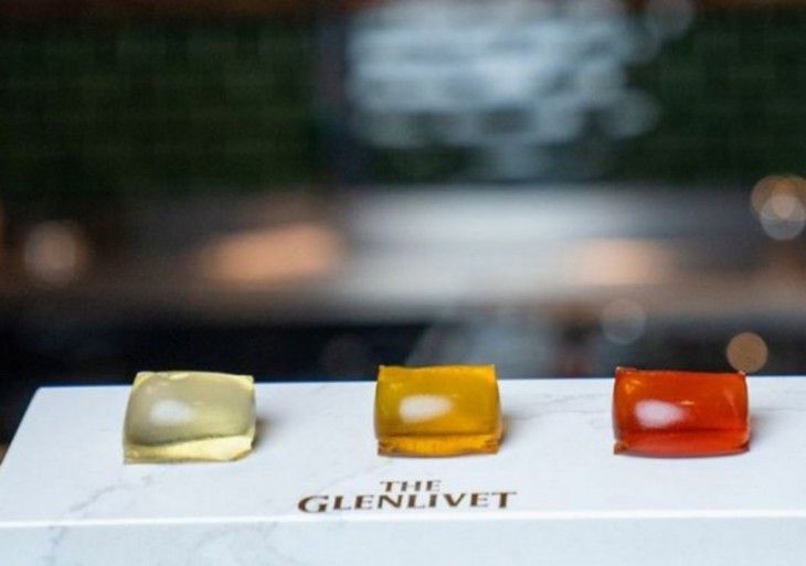 Ни стаканов, ни льда. Шотландцы выпустили виски в съедобных капсулах Ни стаканов, ни льда. Шотландцы выпустили виски в съедобных капсулах