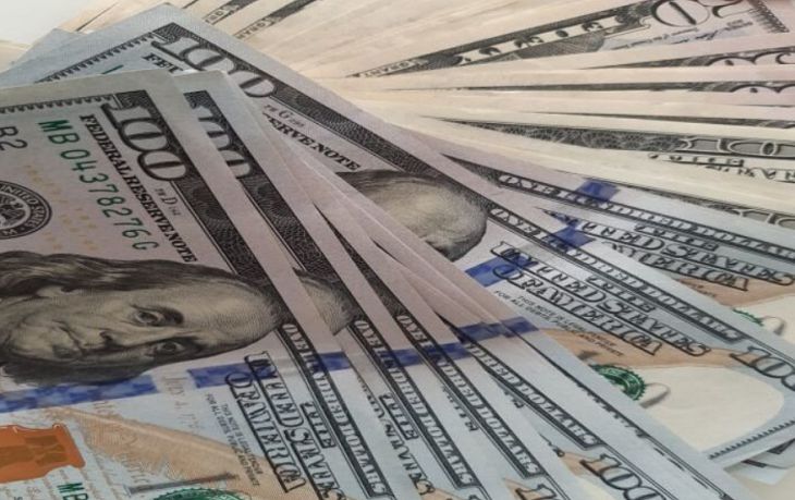 В Могилёве 22-летний парень задолжал знакомым $10 тысяч: просил на «прибыльное» дело, а потратил на развлечения