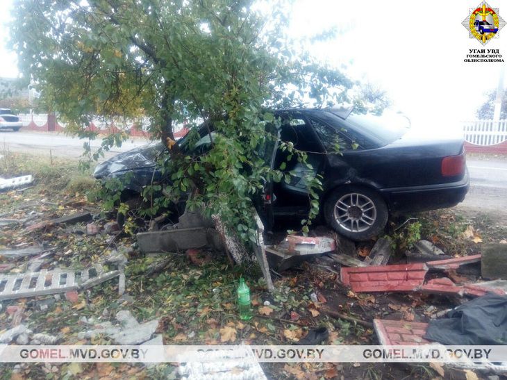 Нетрезвый бесправник врезался в бетонное ограждение в Житковичском районе