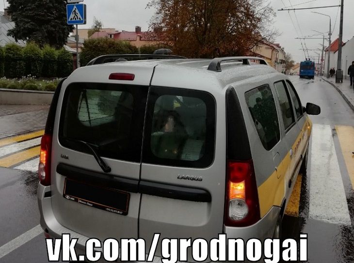 В центре Гродно такси сбило женщину-пешехода: она в больнице с переломом ноги