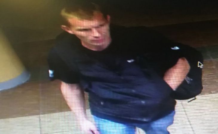 В Заславле мужчина обокрал три магазина. Милиция просит опознать грабителя на фото В Заславле мужчина обокрал три магазина. Милиция просит опознать грабителя на фото