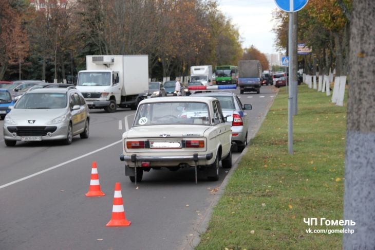 В Гомеле автомобиль сбил велосипедиста: понадобилась помощь домкрата