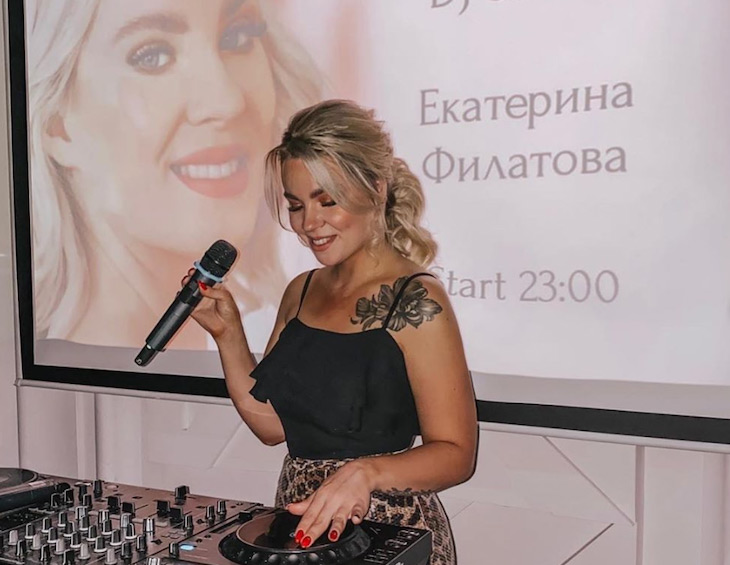 Девушку избили в клубе за отказ знакомиться