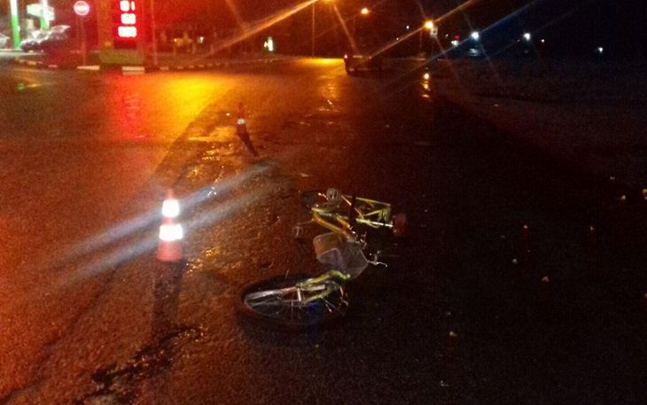 В Орше Audi сбила велосипедистку на проезжей части: женщина в больнице