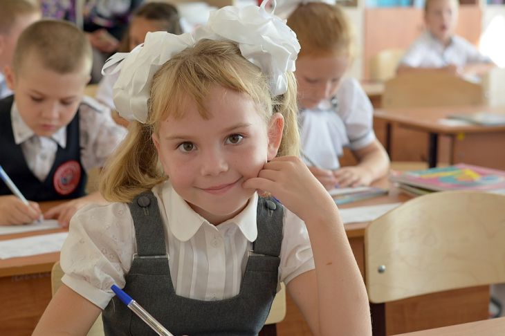 Высокие каблуки для школьниц и узкие лямки: какие импортные товары запрещают в Беларуси