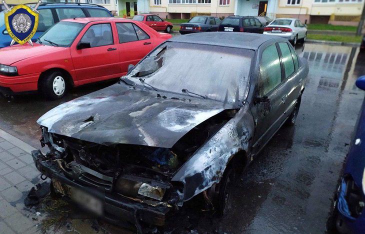 Ревность толкнула на поджог: в Осиповичах парень сжег авто, в котором видел свою бывшую девушку