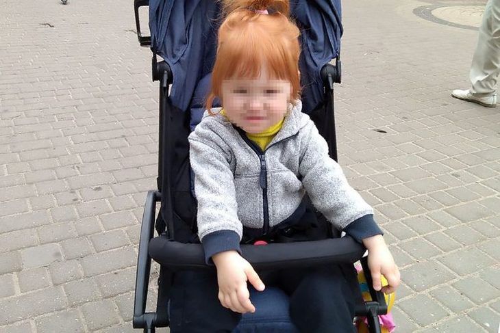 Кто сжег детскую коляску в подъезде одного из витебских домов?: мать подозревает соседку