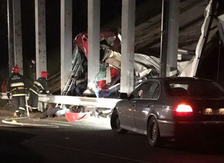 «Опора треснула, есть погибший». На выезде из Новогрудка фура врезалась в мост «Опора треснула, есть погибший». На выезде из Новогрудка фура врезалась в мост