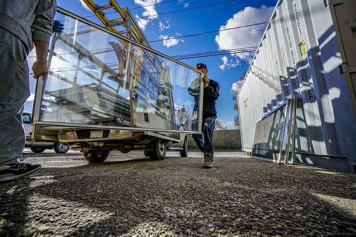 Справедливы ли зарплаты для грузчиков в Беларуси: посмотрите на эти цифры  