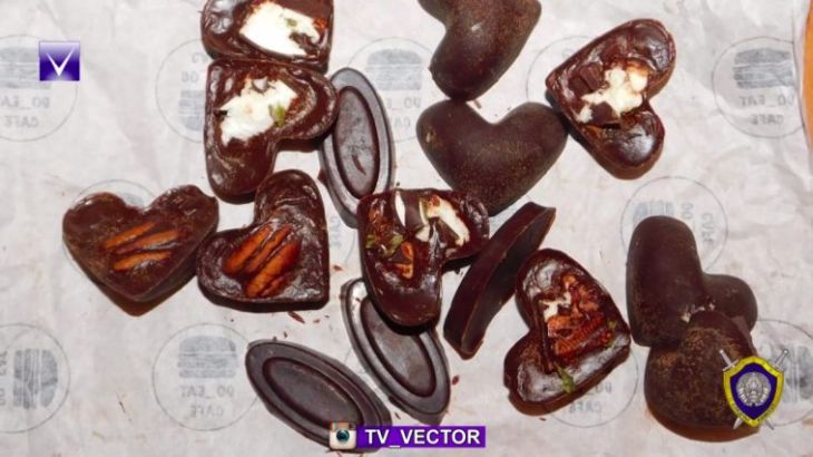 В Новополоцке посетительница ресторана угощала официанток конфетами с коноплей