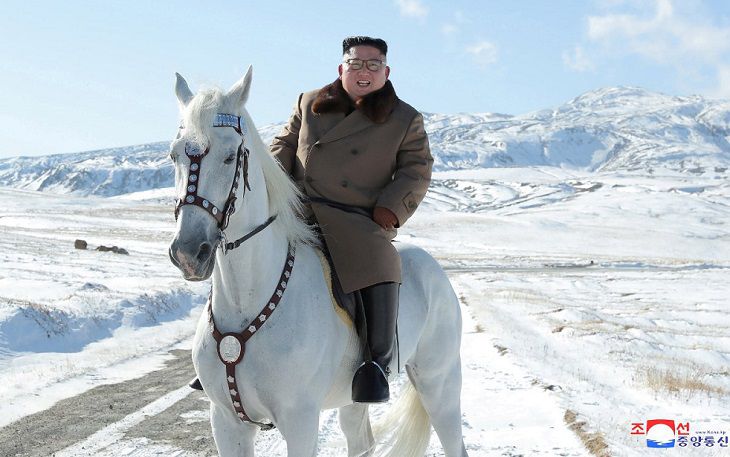 Ким Чен Ын на белом коне поднялся на священную гору: что это означает