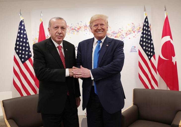 США убедили Турцию приостановить военную операцию в Сирии