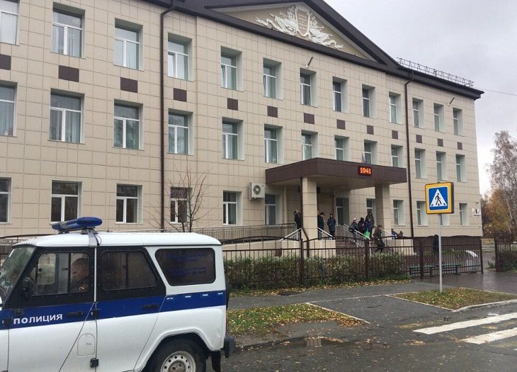 Ученицу нашли мертвой в школьном туалете 