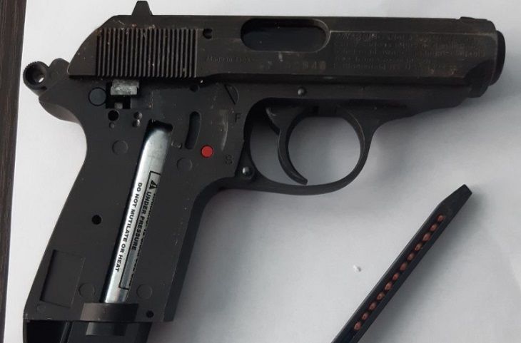 Зоркая жительница Мозыря разглядела через окно пистолет в багажнике BMW и вызвала милицию