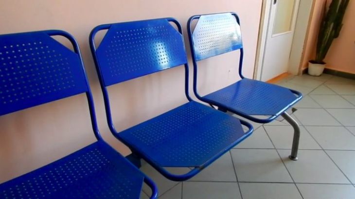 В Мозыре ребенок застрял между сиденьями в поликлинике