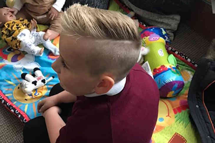 Школьникам запретили играть с другими детьми из-за слишком модной стрижки Школьникам запретили играть с другими детьми из-за слишком модной стрижки