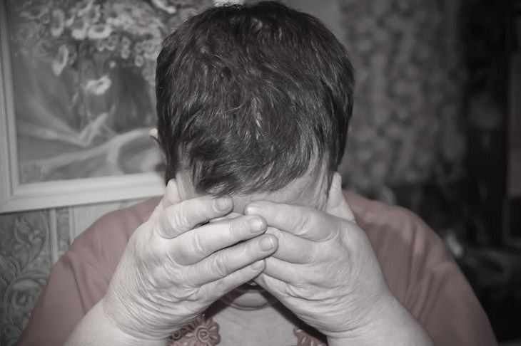 Ловили прямо на улице. Минская фирма обманывала стариков, и они отдавали последнее