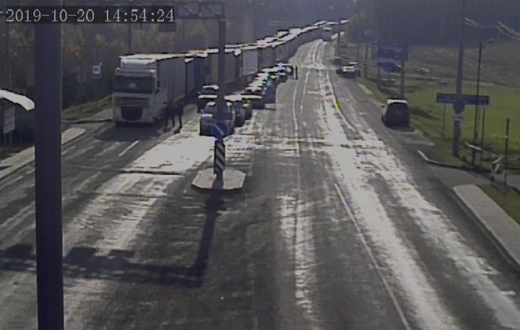 Очереди на границе 20 октября: более 900 грузовиков ожидают выезда Очереди на границе 20 октября: более 900 грузовиков ожидают выезда