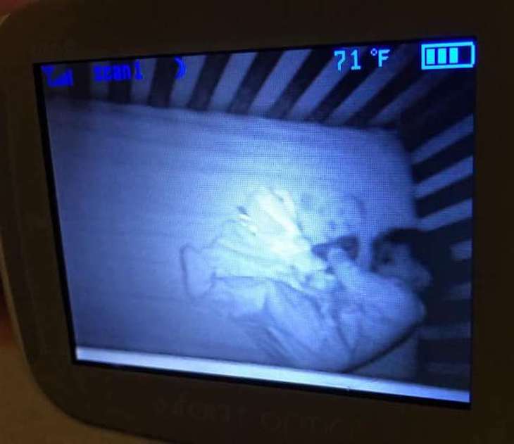 Мать ужаснулась, когда увидела призрака в детской комнате. Однако женщина рано поверила в духов