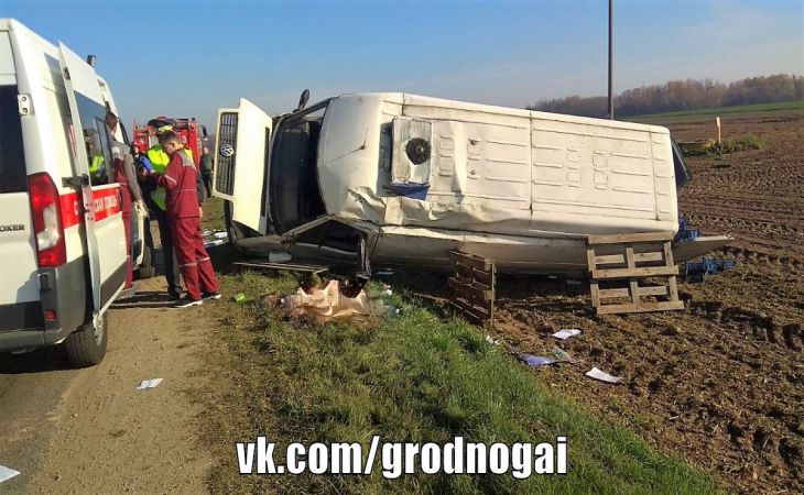 Смертельная авария под Гродно: микроавтобус после столкновения с Mazda перевернулся и раздавил водителя