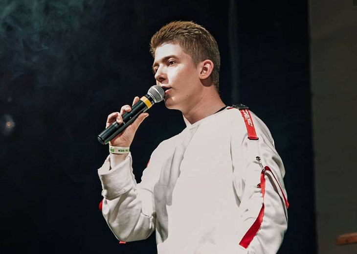 «Перед эфиром – всегда кружка кофе». Радиоведущий рассказал о своей работе «Перед эфиром – всегда кружка кофе». Радиоведущий рассказал о своей работе