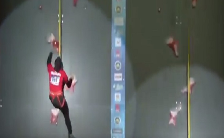 Женщина-паук за 7 секунд забралась на высоту в 15 метров