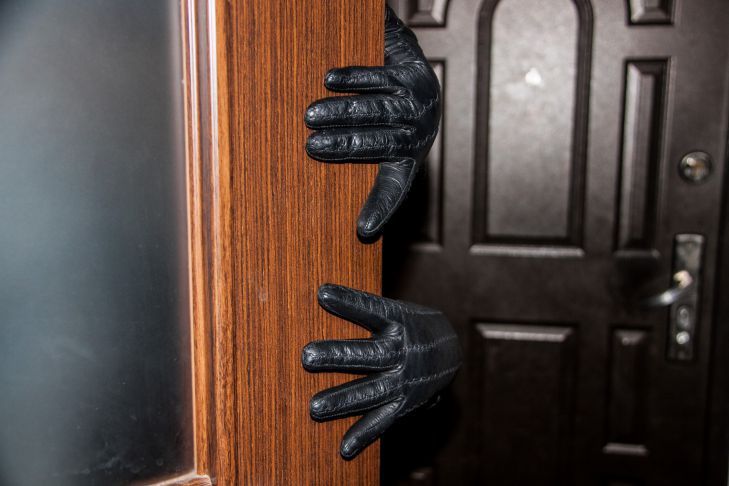 В Гродно мойщица посуды пошла на «грязное» дело: пострадала ее коллега 