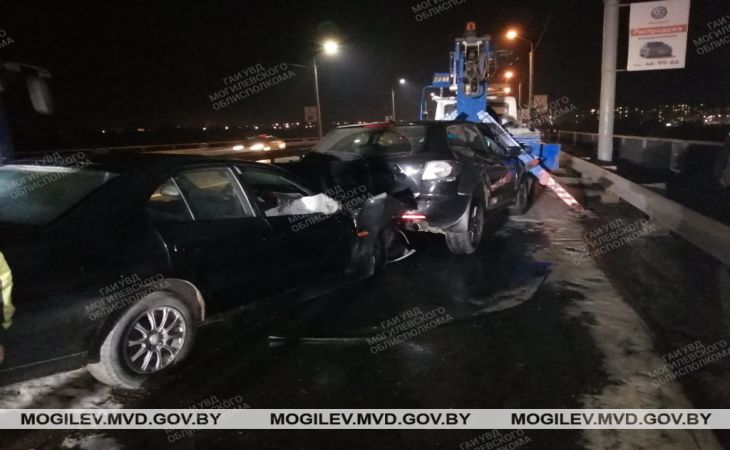 В Могилеве столкнулись три автомобиля. Есть пострадавший