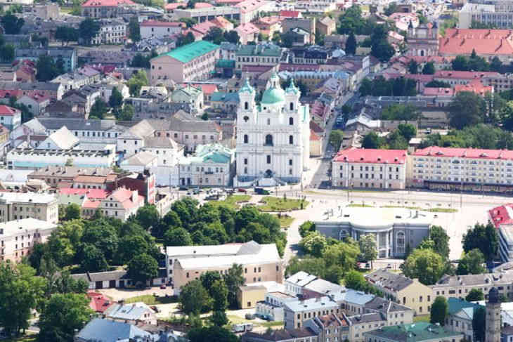 «Большая неожиданность». Реакция 100-тысячного безвизового туриста на увиденное в Гродно   