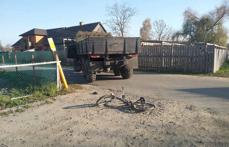 В Столинском районе грузовик сбил 8-летнего ребенка на велосипеде