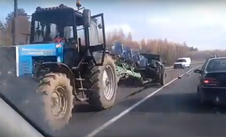 Страшное ДТП под Могилёвом: трактор плугом прошил автомобиль