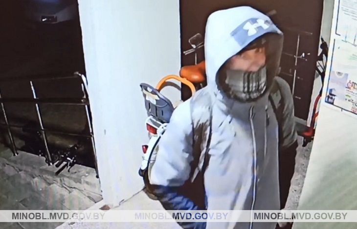 В Минском районе разыскивают велосипедного вора, он попал на видео