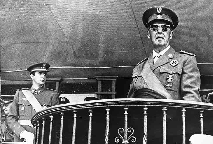 Исторический момент. В Испании убрали из мавзолея останки диктатора Франко