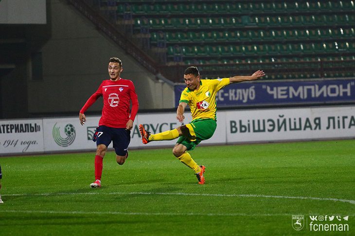 Футбол. ЧБ. Судьбу первого матча тура решил автогол 