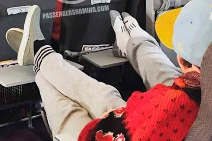 Негигиеничный поступок пассажиров самолета вывел из себя попутчиков