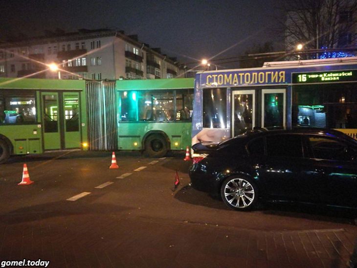 В Гомеле произошло тройное ДТП с участием автобуса и троллейбуса