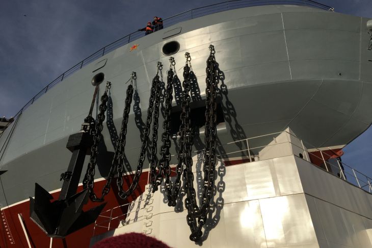 Боевой ледокол «Иван Папанин» спустили на воду в Петербурге