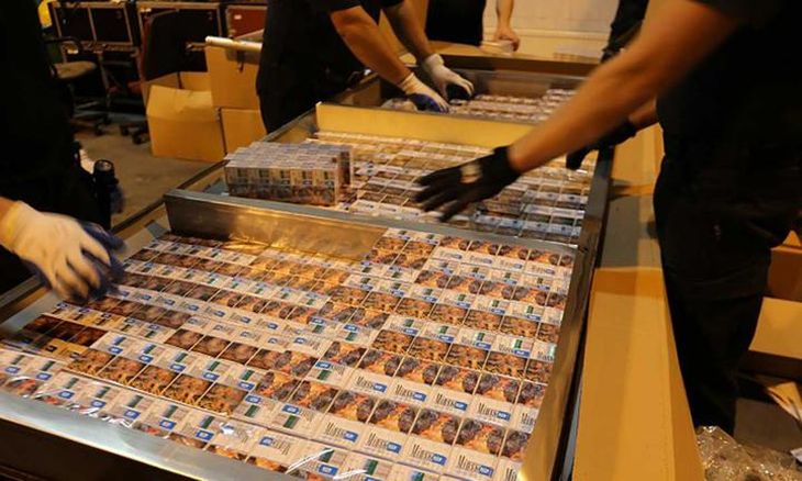 Контрабандные сигареты на 1,6 млн долларов нашли поляки в фуре с дверями из Беларуси Контрабандные сигареты на 1,6 млн долларов нашли поляки в фуре с дверями из Беларуси