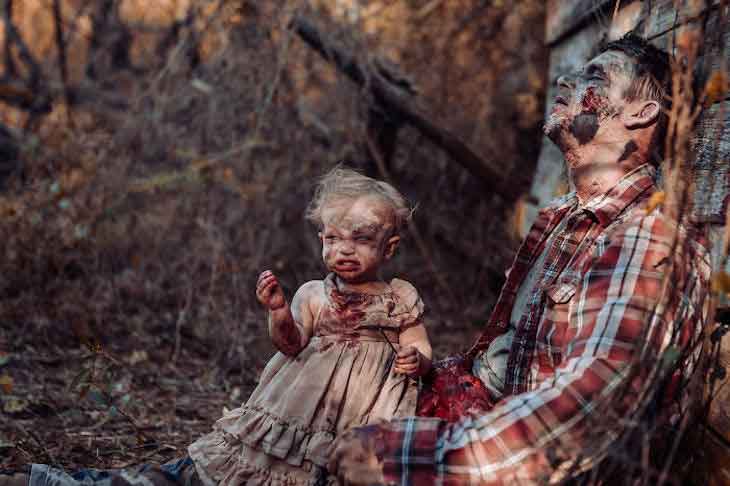Родители устроили фотосессию с ребенком-зомби 