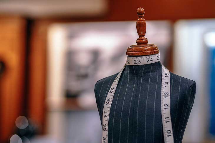 В российском торговом центре девочку-подростка заставили раздеться